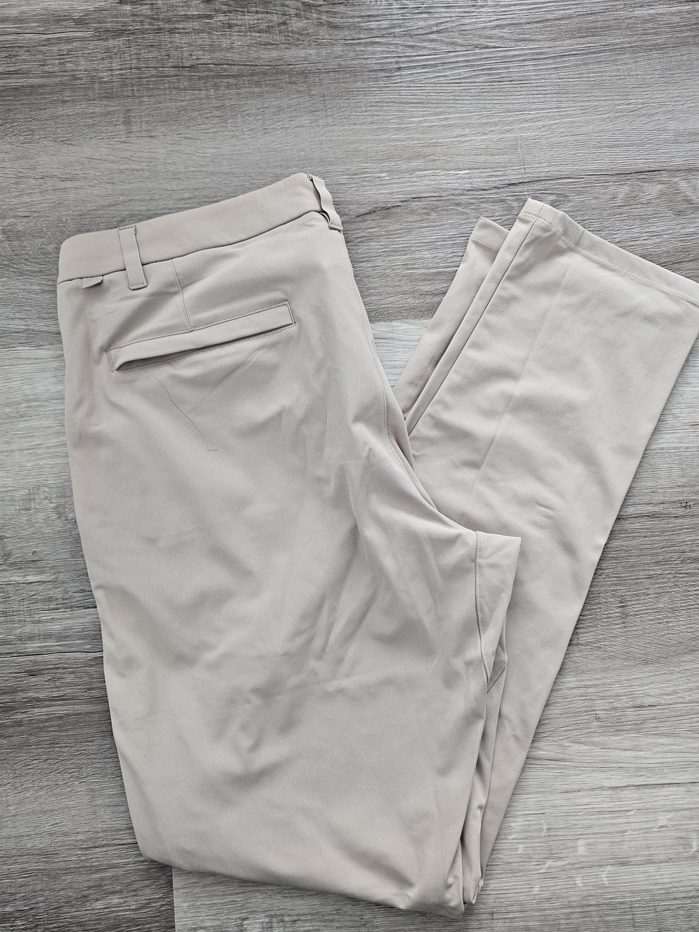 lululemon athletica Men's Chinos in Light Tan | 32L
